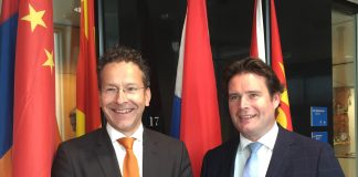 Jeroen Dijsselbloem, minister van Financiën en voorzitter van de Eurogroep & EBRD bewindvoerder Frans Weekers